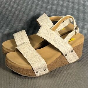 Volatile Women’s Snake Print Platform Wedge Sandals Size‎ 6